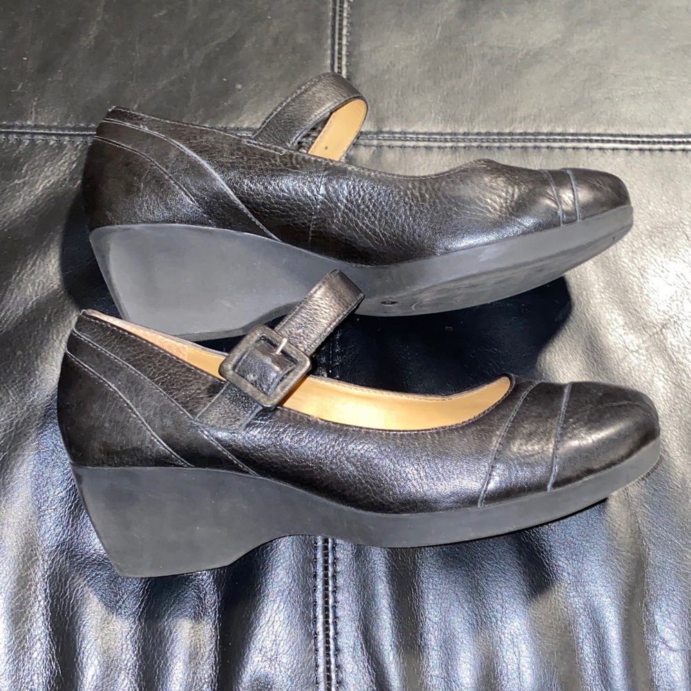 Michelle Women's Black Mary Jane Wedge. Size 8M. - Picture 4 of 8